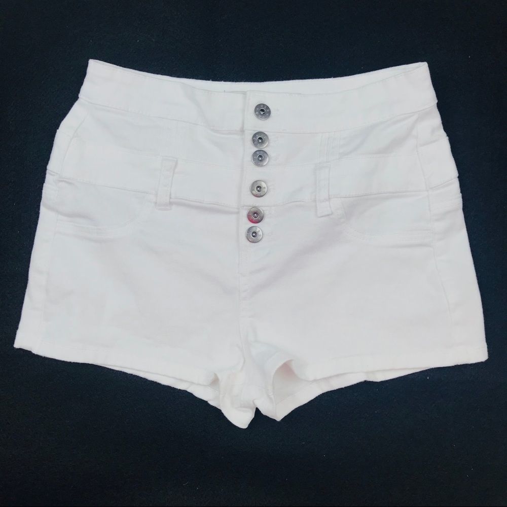 High rise white Urban Basics 6-button shorts - 7